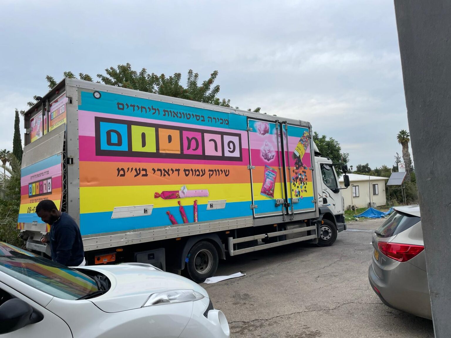 מדבקות לפוד טראס ועיטוף לאוטובוסים (7)