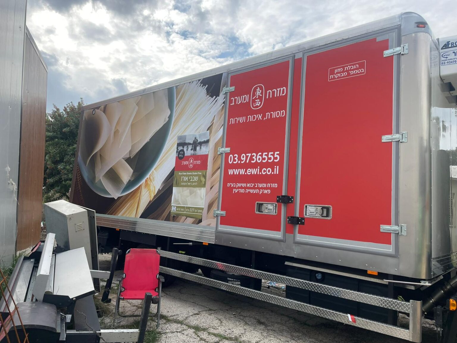 עיטוף משאיות ורכבים מסחריים (1)