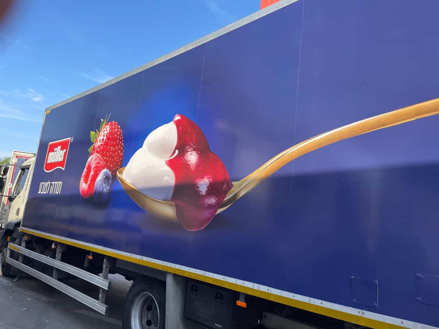 שילוט למשאיות