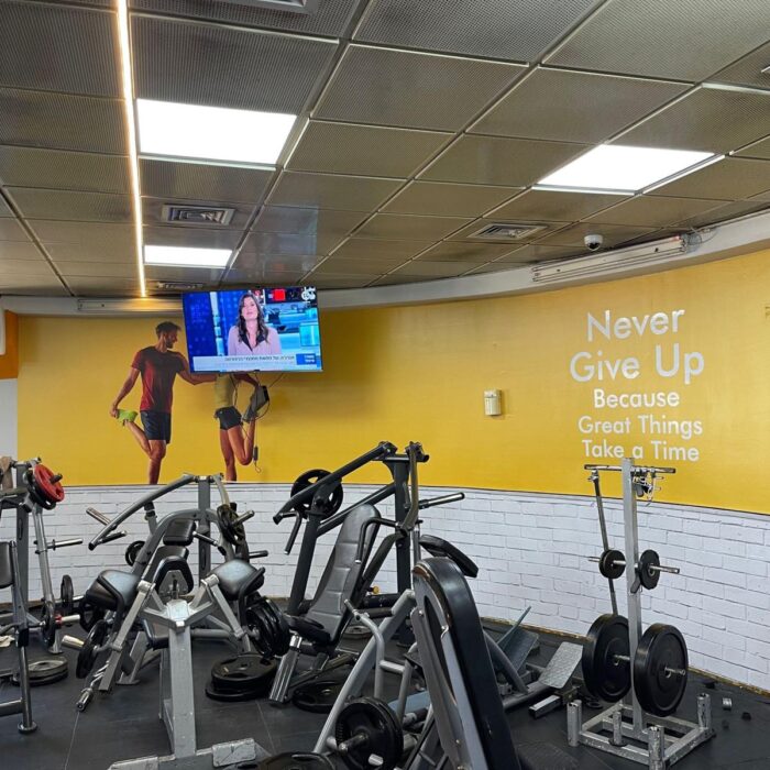 מדבקות קיר לעסקים שילוט לעסקים (8)